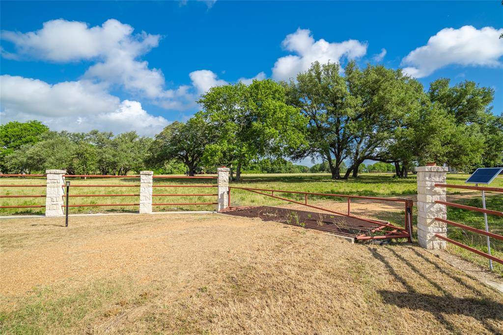 Schulenburg, TX 78956,258 Private Road 2006