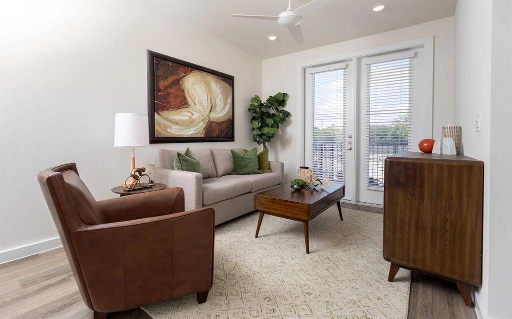 Houston, TX 77009,1690 North LOOP #1-208