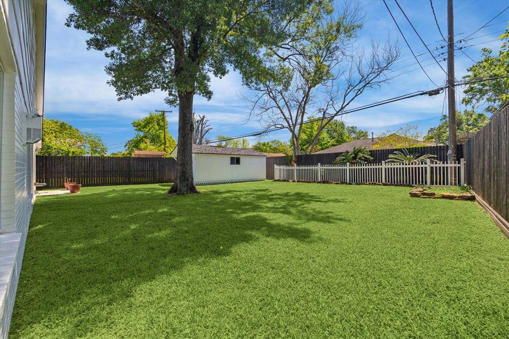Houston, TX 77092,5411 Saxon DR