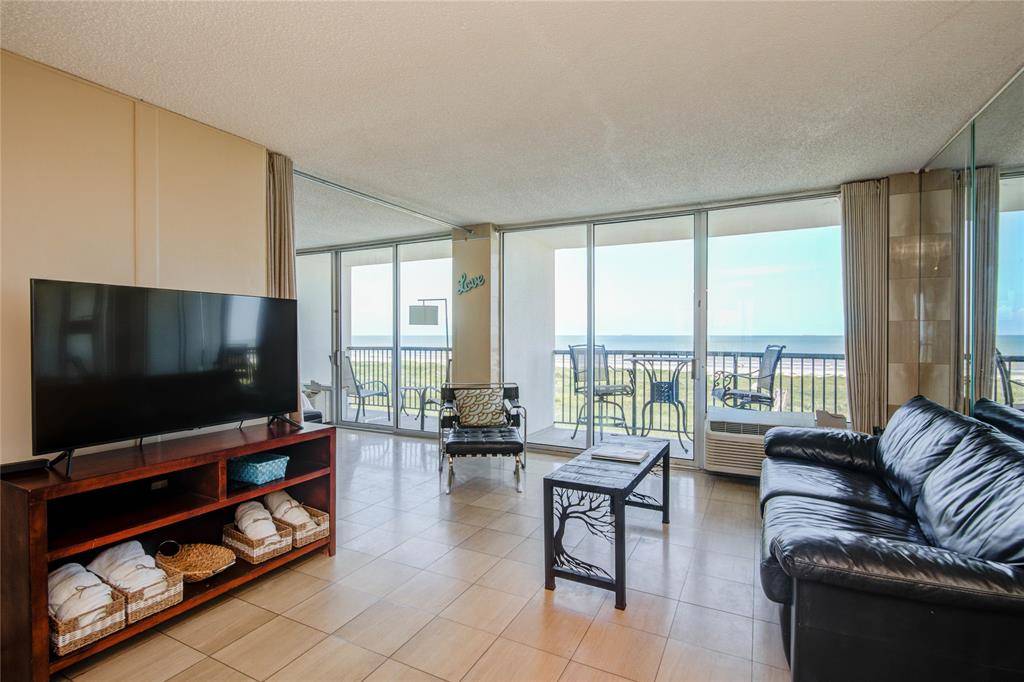 Galveston, TX 77550,415 E Beach DR #407