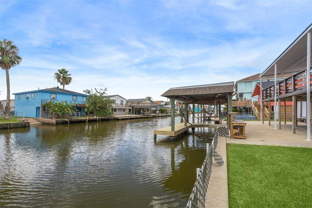Hitchcock, TX 77563,33 Lakeside DR