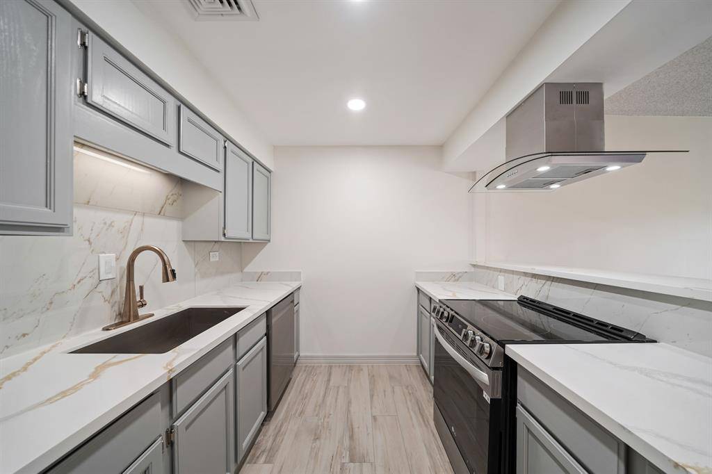Houston, TX 77057,661 Bering DR #301