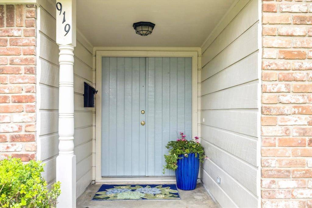 Houston, TX 77079,919 Carlingford LN