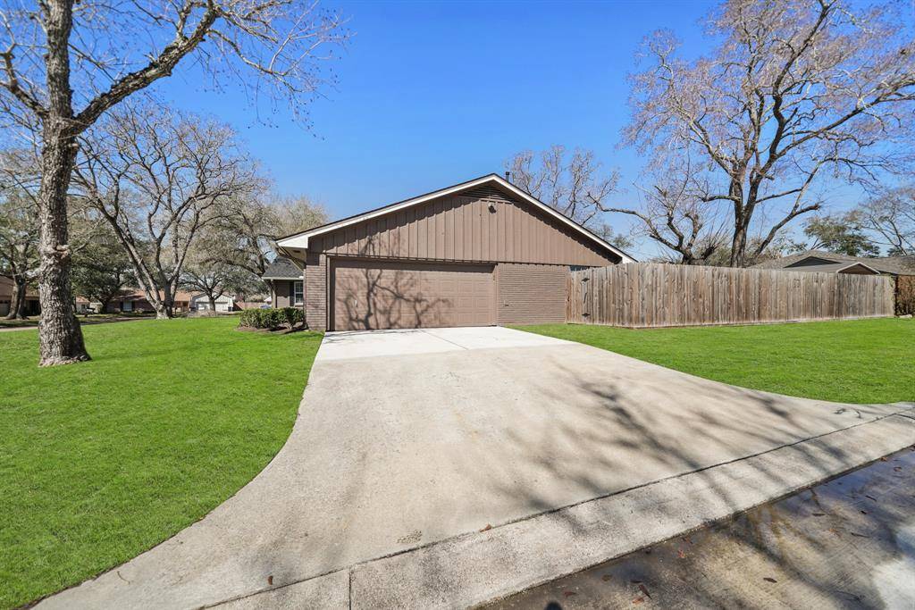 Friendswood, TX 77546,909 Oak Vista CT