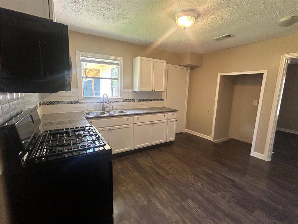Pasadena, TX 77506,2106 Huntington DR