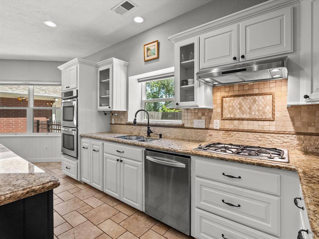 Friendswood, TX 77546,904 Middlecreek Street