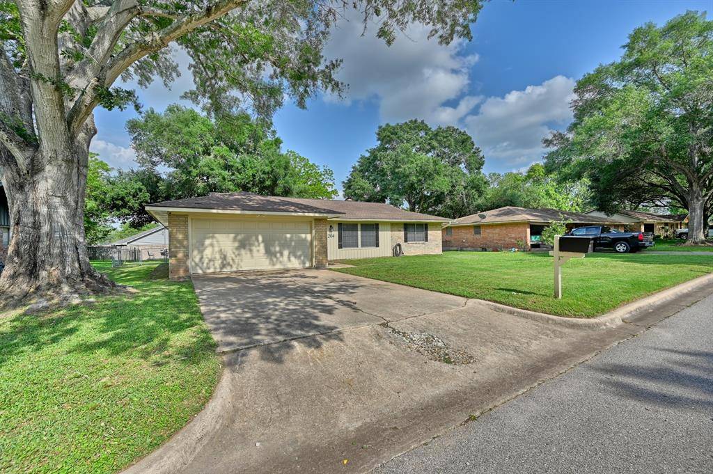 Brenham, TX 77833,204 Meadow LN