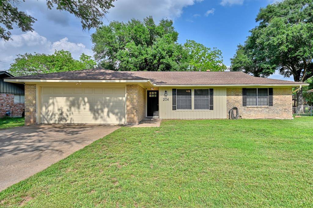 Brenham, TX 77833,204 Meadow LN