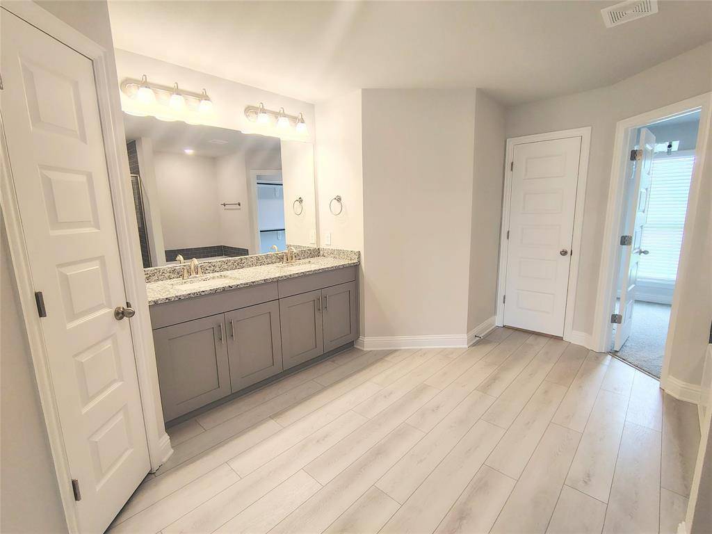 Angleton, TX 77515,615 Greystone LN