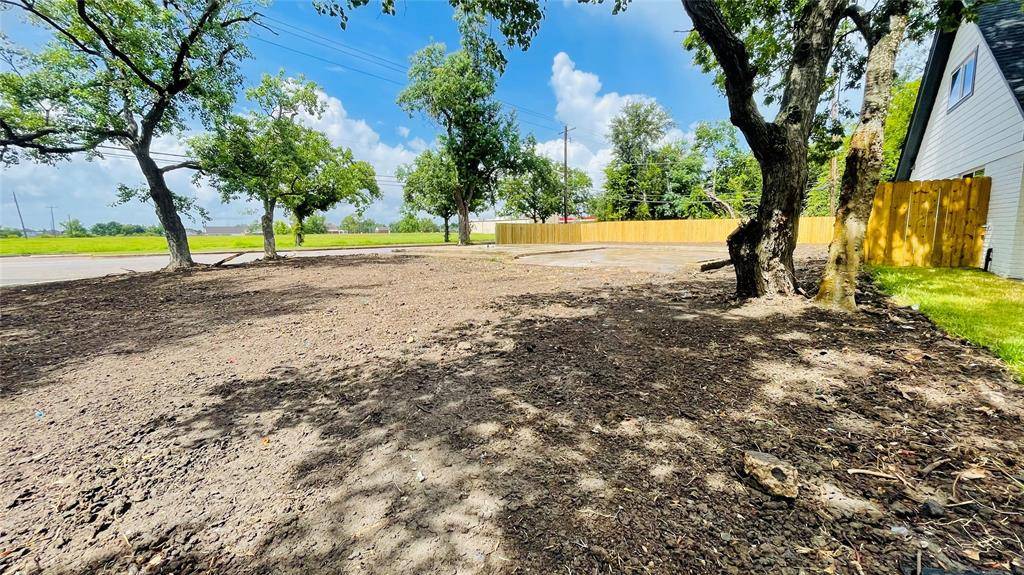 Houston, TX 77048,5622 Grace Point LN