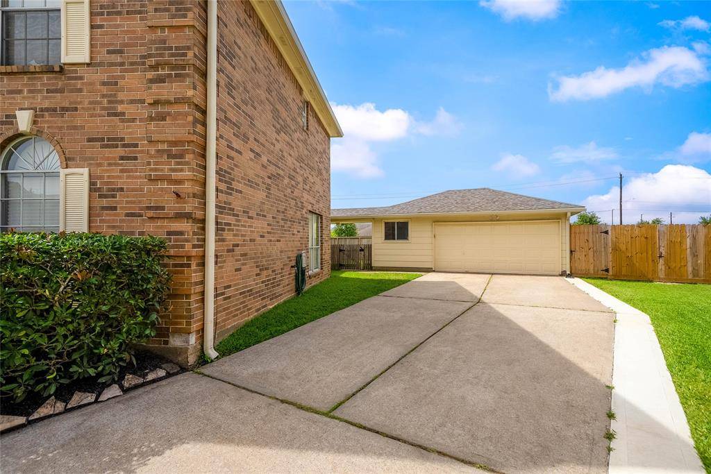 La Porte, TX 77571,114 Summer Winds DR