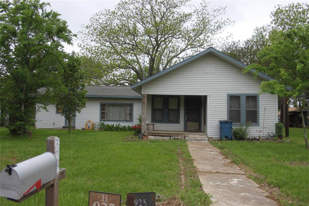 Hempstead, TX 77445,925 7th ST