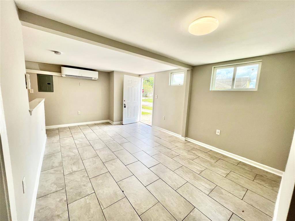 Houston, TX 77011,204 S 74th 1/2 ST #1