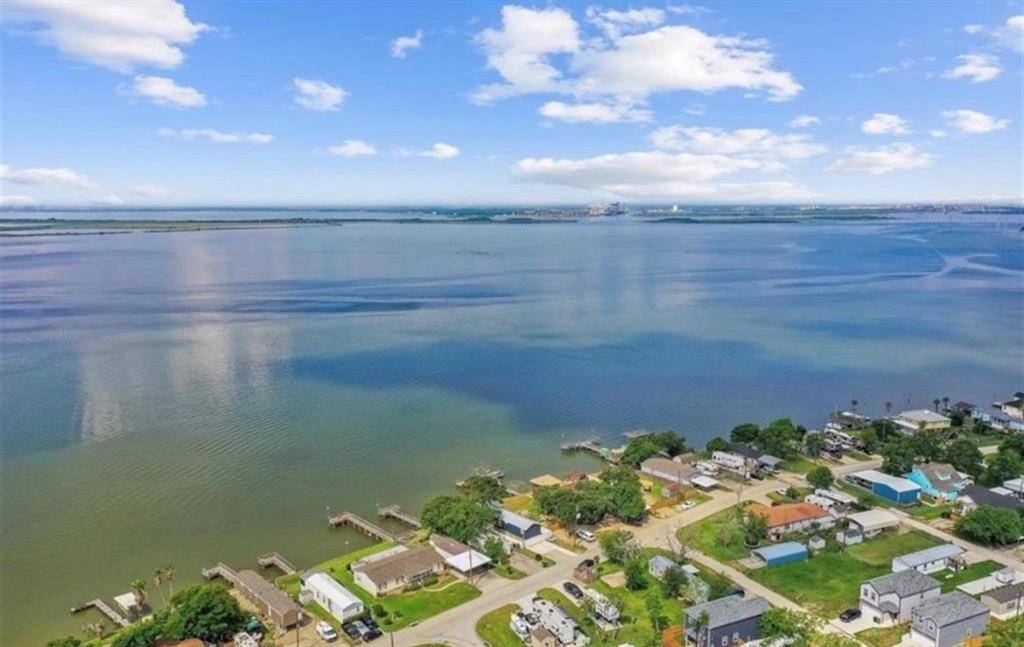 Baytown, TX 77523,135 Dolphin harbor HBR N