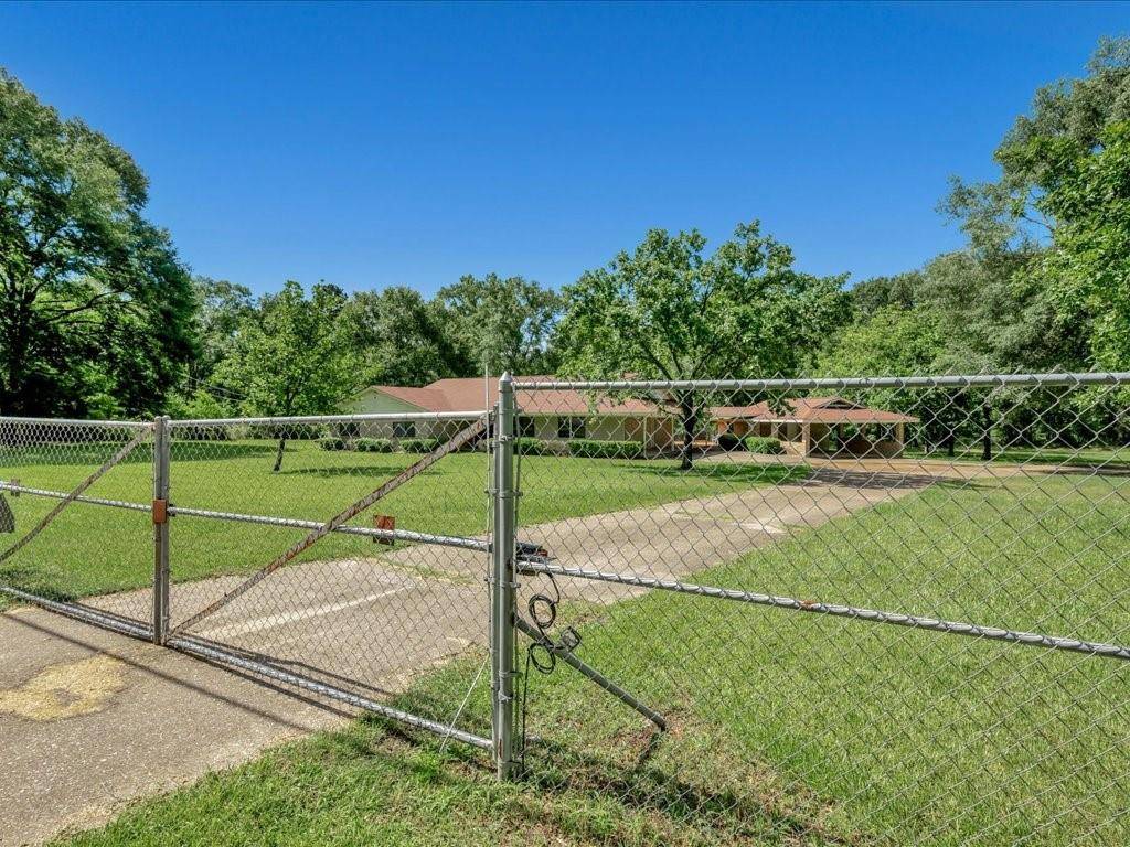 Lufkin, TX 75901,4449 Benton RD
