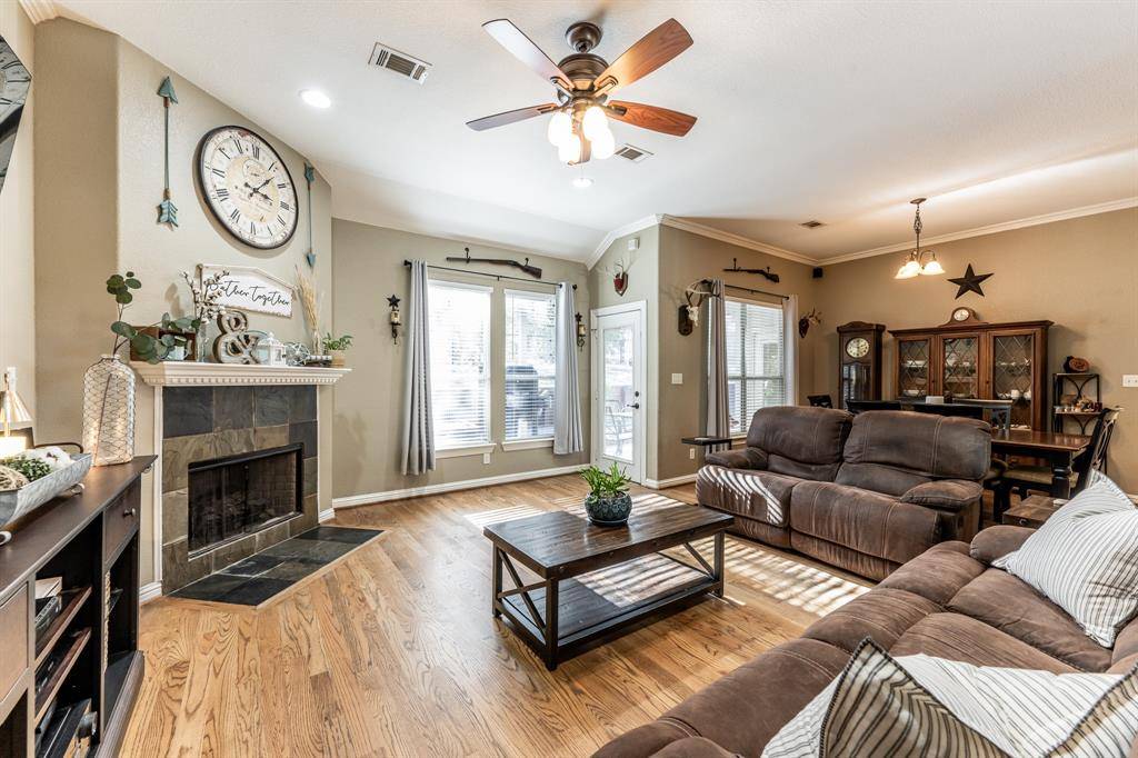 Huntsville, TX 77340,717 Overbrook