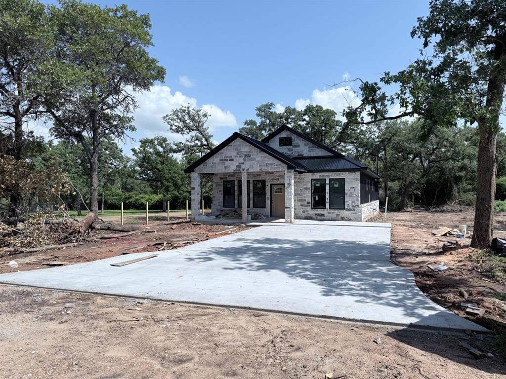 Somerville, TX 77879,306 Mistletoe Circle
