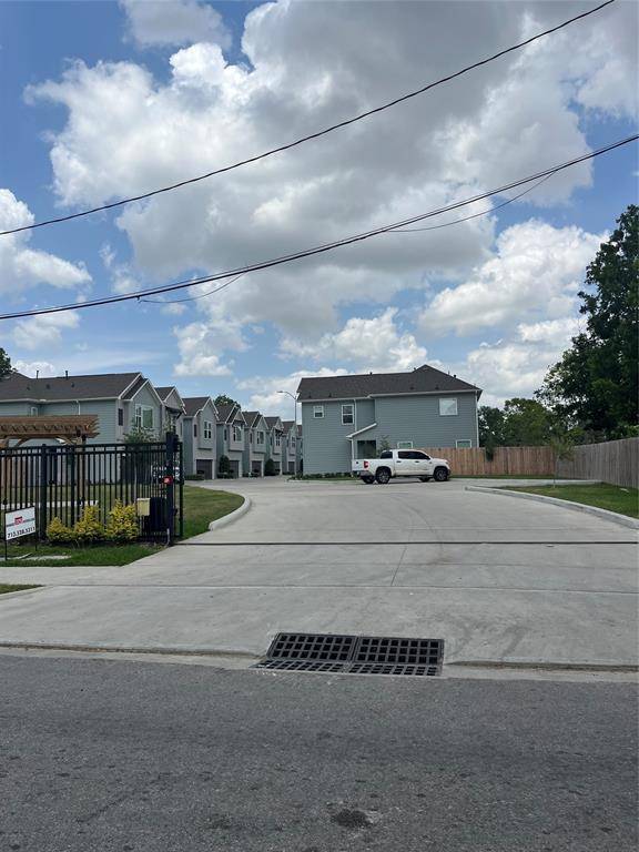 Houston, TX 77088,2923 Ellington ST