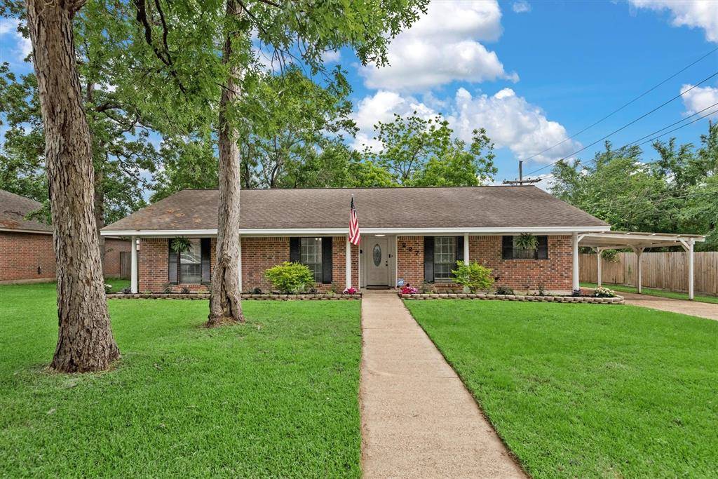 Conroe, TX 77301,227 Oak Hollow ST