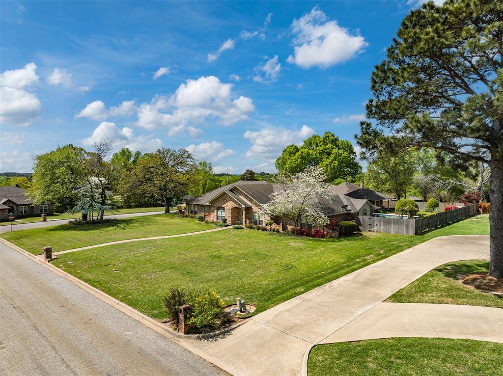 Palestine, TX 75801,101 Bent Tree DR