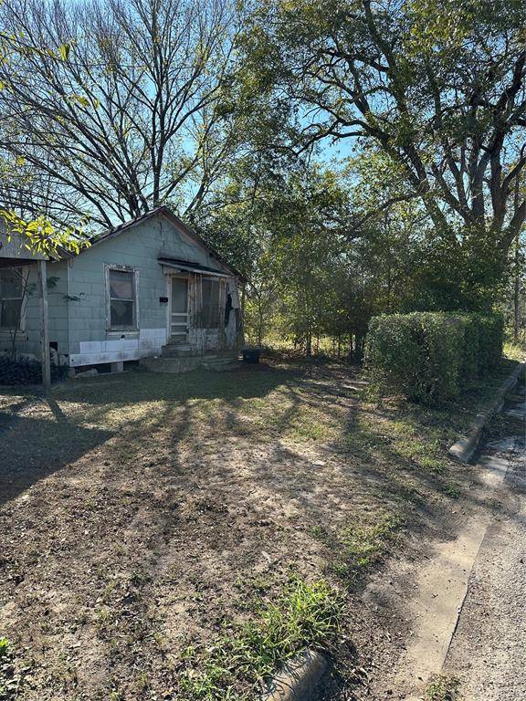 Hallettsville, TX 77964,306 Jerry ST