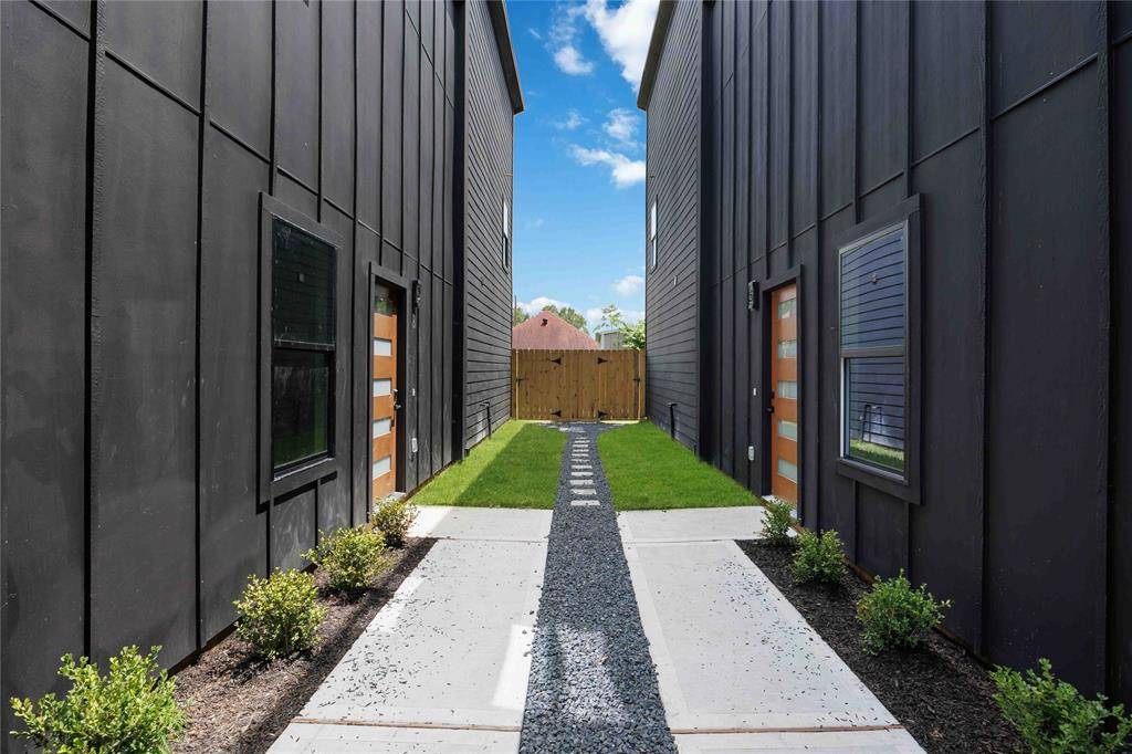 Houston, TX 77088,2409 Dolly Wright ST