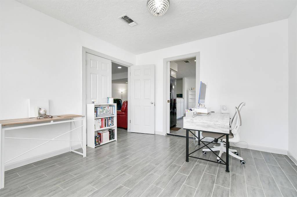 Houston, TX 77092,4823 Chantilly LN