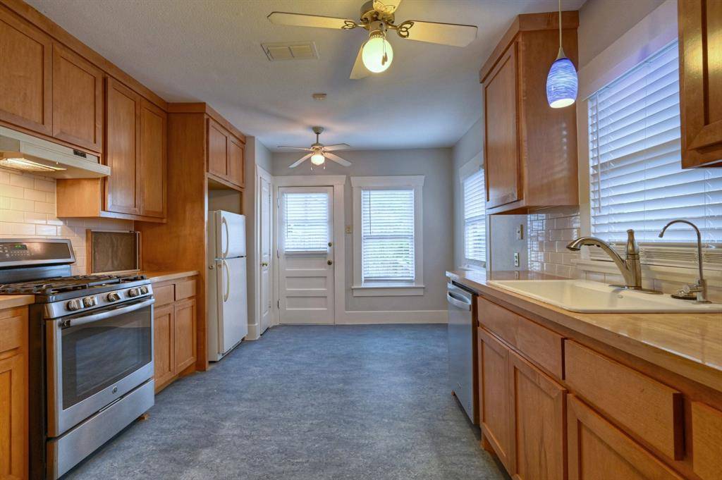 Houston, TX 77009,932 W Temple ST