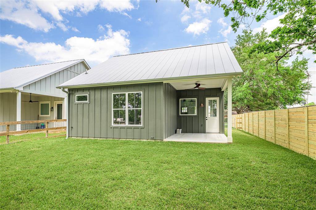 New Ulm, TX 78950,741 Pecan ST
