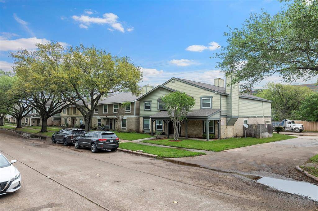 Houston, TX 77079,728 Memorial Mews ST