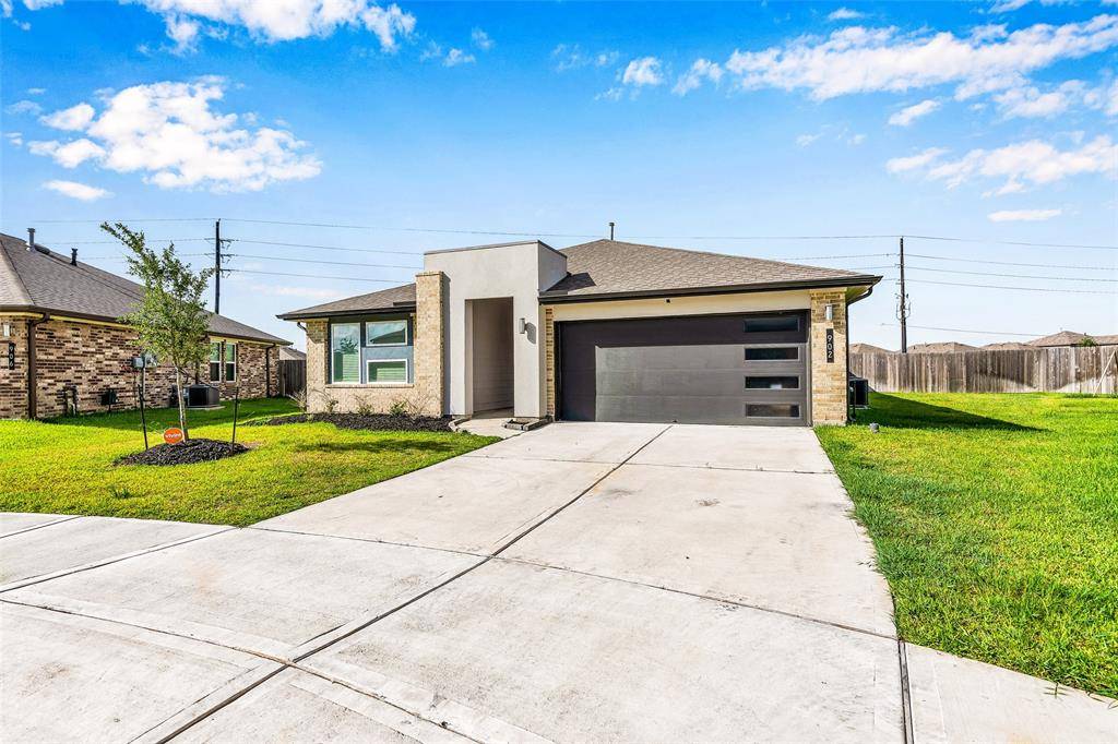 Rosharon, TX 77583,902 Della LN