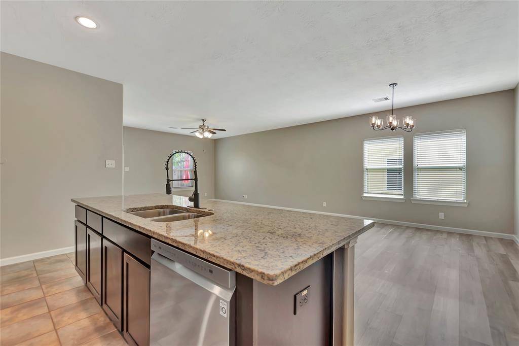 La Marque, TX 77568,314 Shoshone Ridge DR