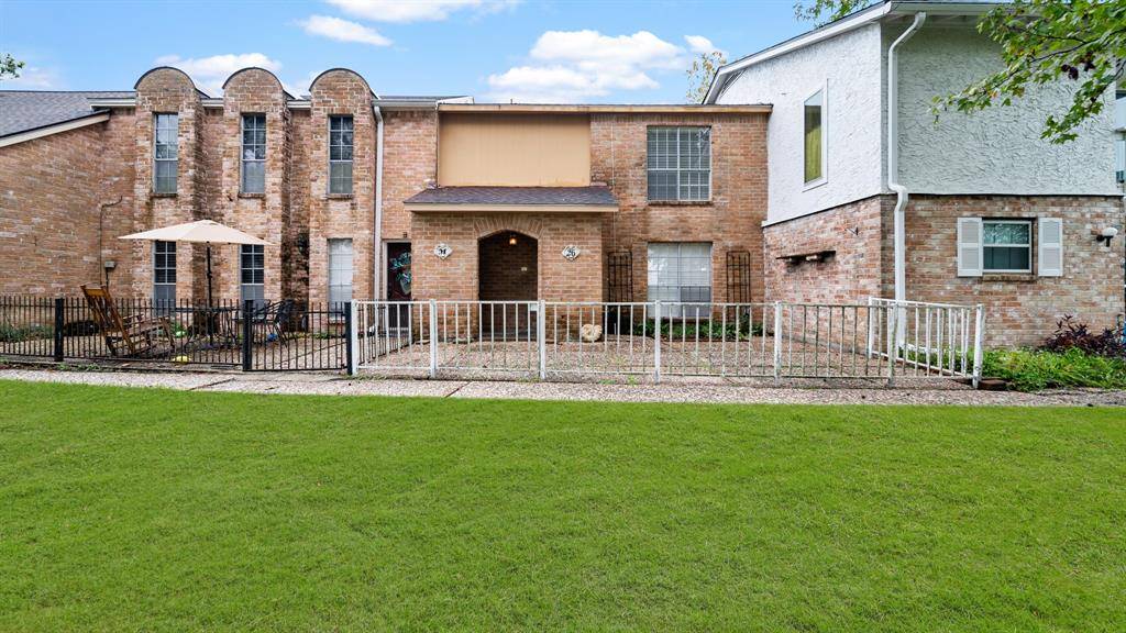 Friendswood, TX 77546,6 E Castle Harbour DR #26