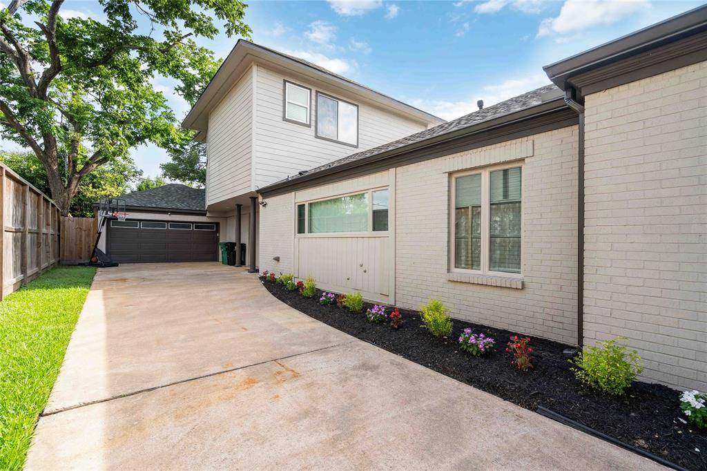 Houston, TX 77096,5122 Braesheather DR