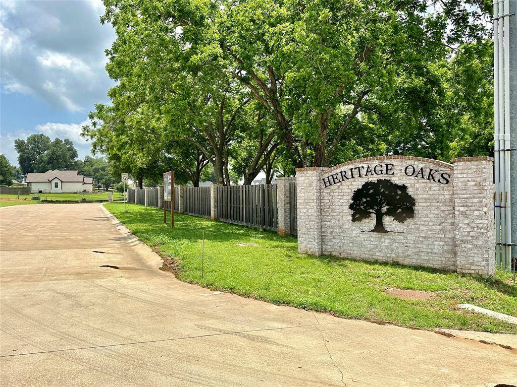 Brenham, TX 77833,2406 Oak Hollow LN