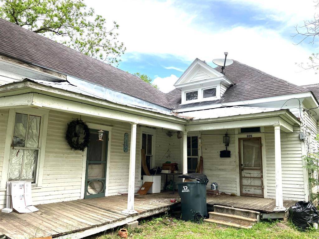 Edna, TX 77957,308 S East ST