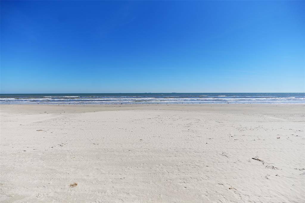 Surfside Beach, TX 77541,107 W Palm ST