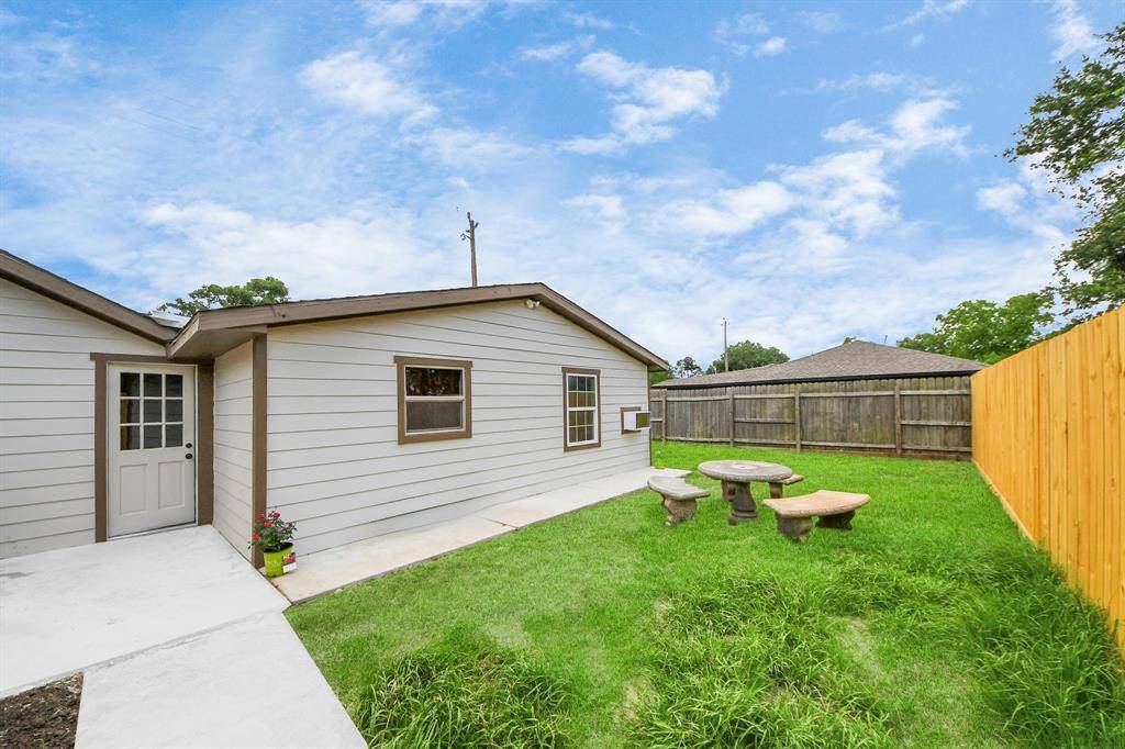Houston, TX 77033,5903 Belneath ST