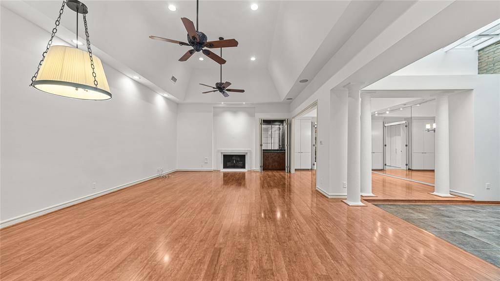 Houston, TX 77056,4868 Post Oak Timber DR