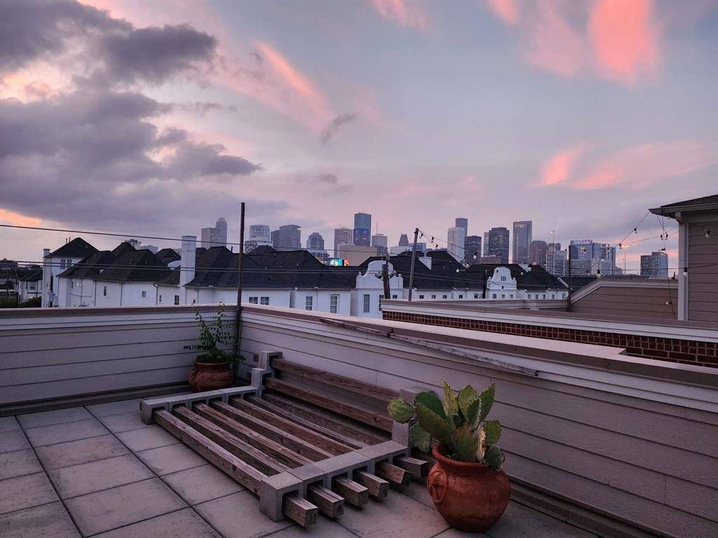 Houston, TX 77004,2325 Hutchins ST