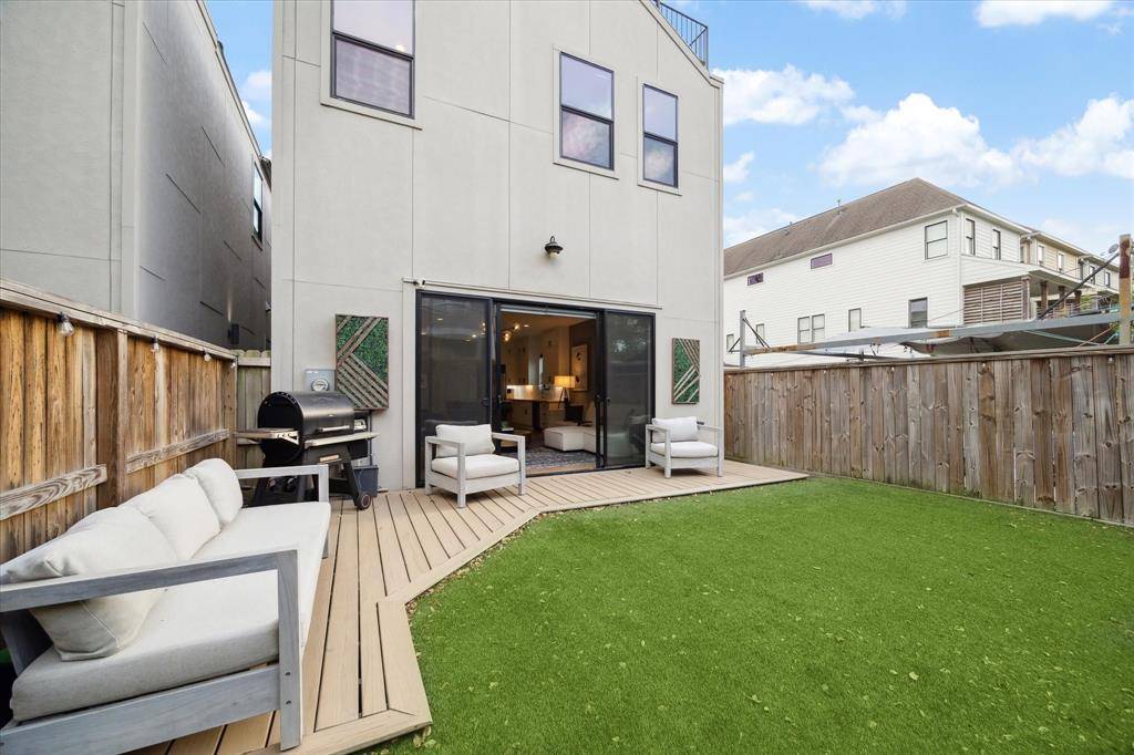 Houston, TX 77009,823 Aurora ST