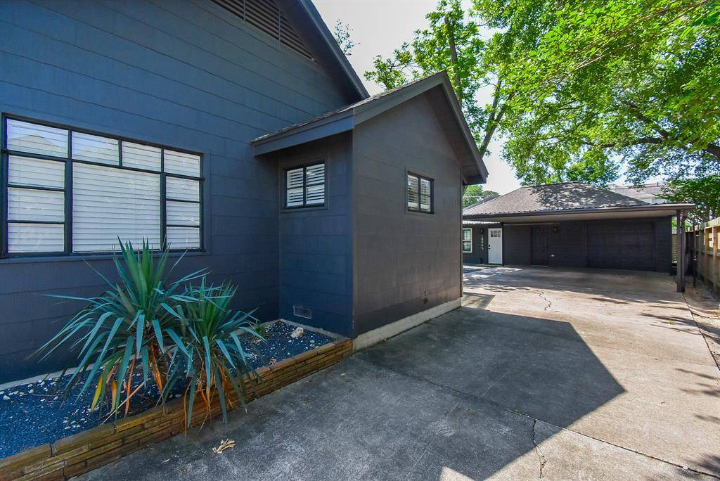 Houston, TX 77008,1806 1/2 W 14th ST