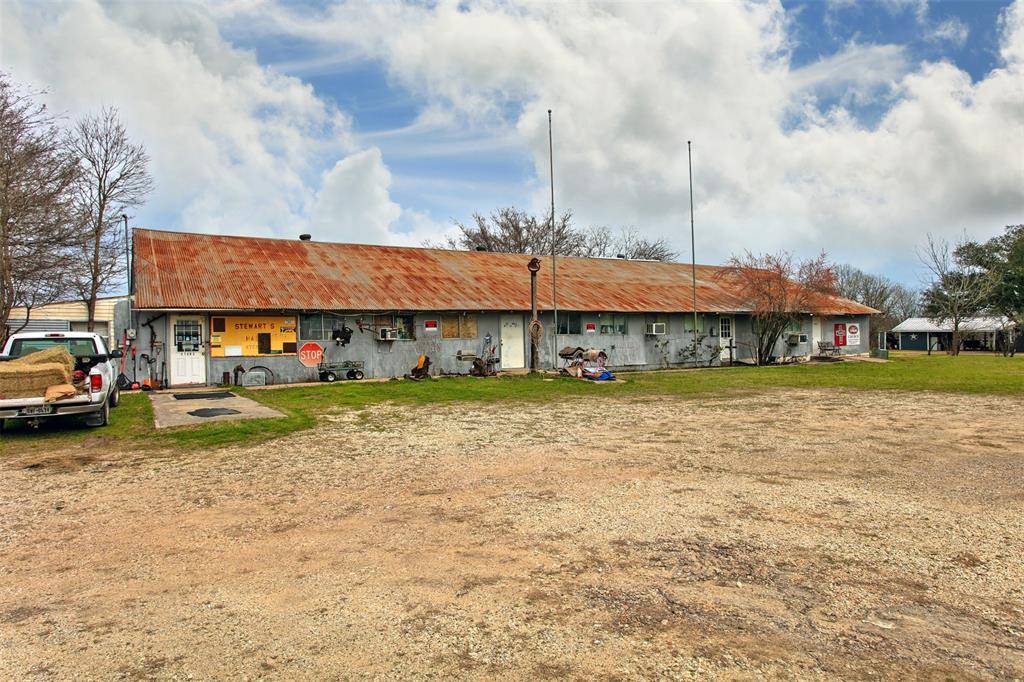 Iola, TX 77861,7490 County Road 107