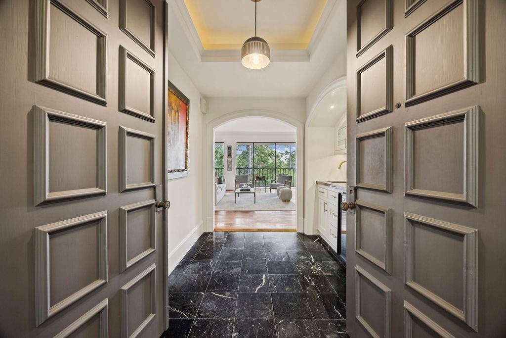 Houston, TX 77024,9333 Memorial DR #406