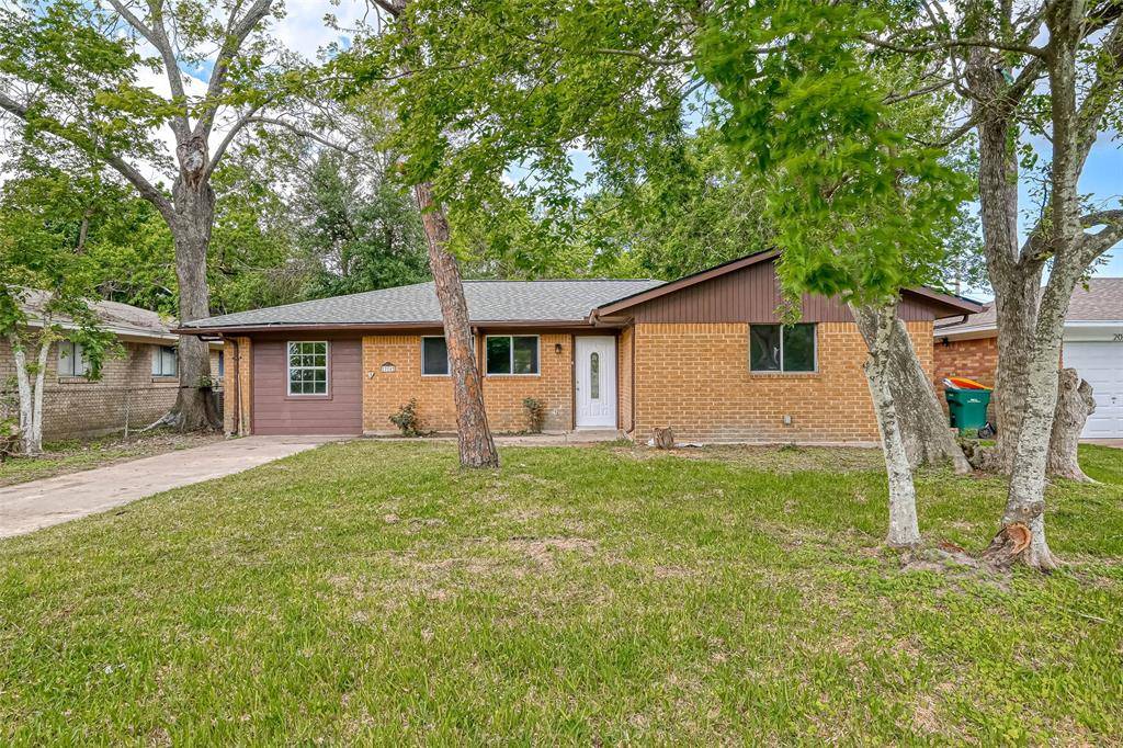 La Marque, TX 77568,204 Prune ST
