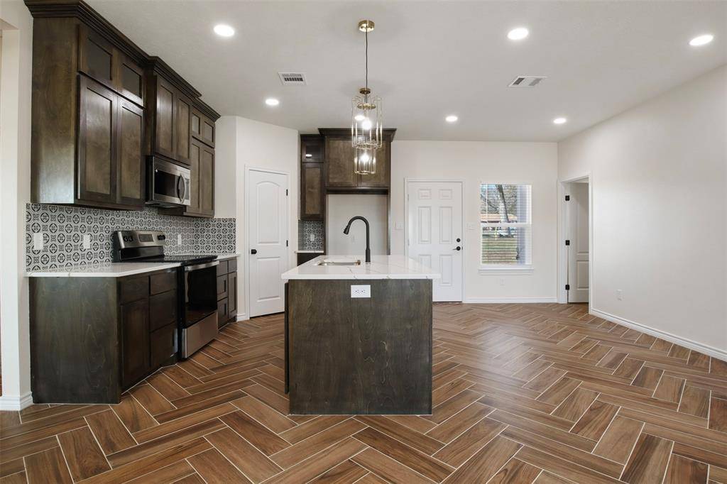 Hearne, TX 77859,807 E Brown ST