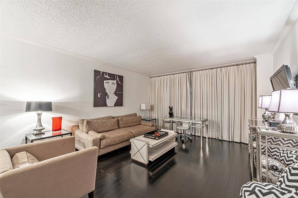 Houston, TX 77057,661 Bering DR #404