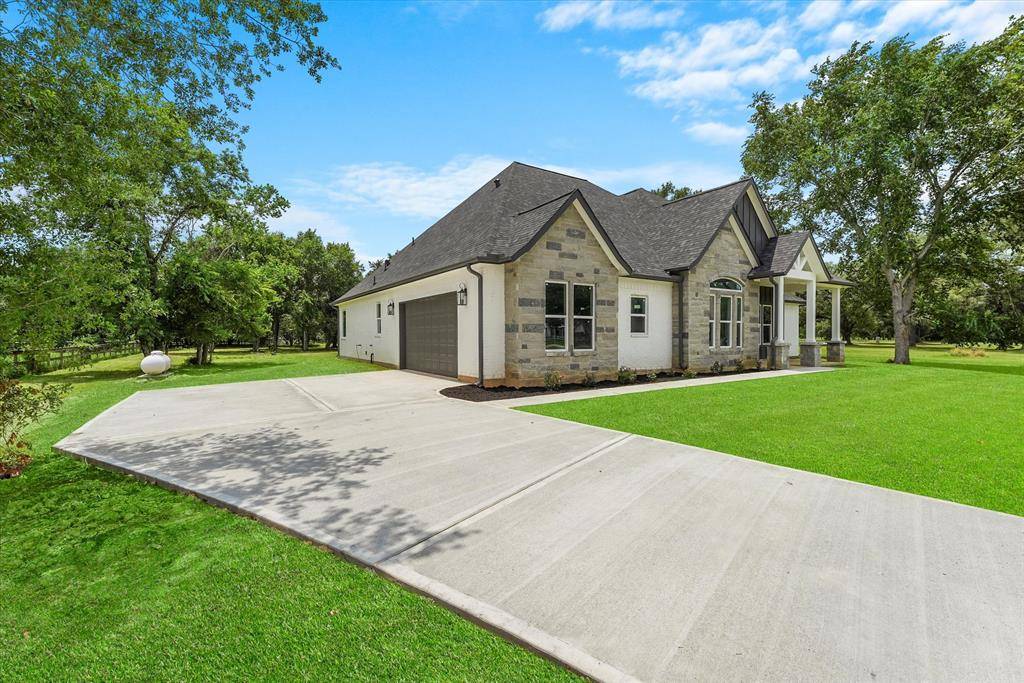 Rosharon, TX 77583,215 Lakeland Circle CIR