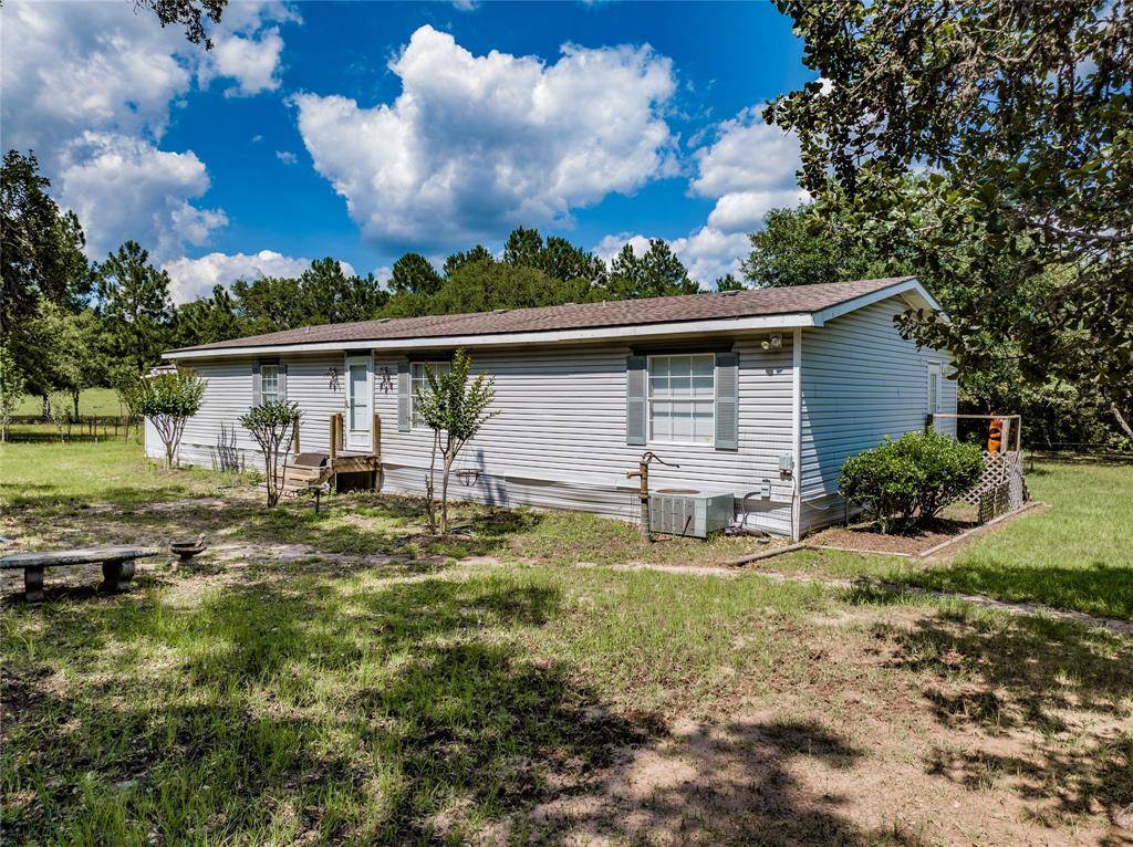 Hallettsville, TX 78964,753 Private Rd 1022