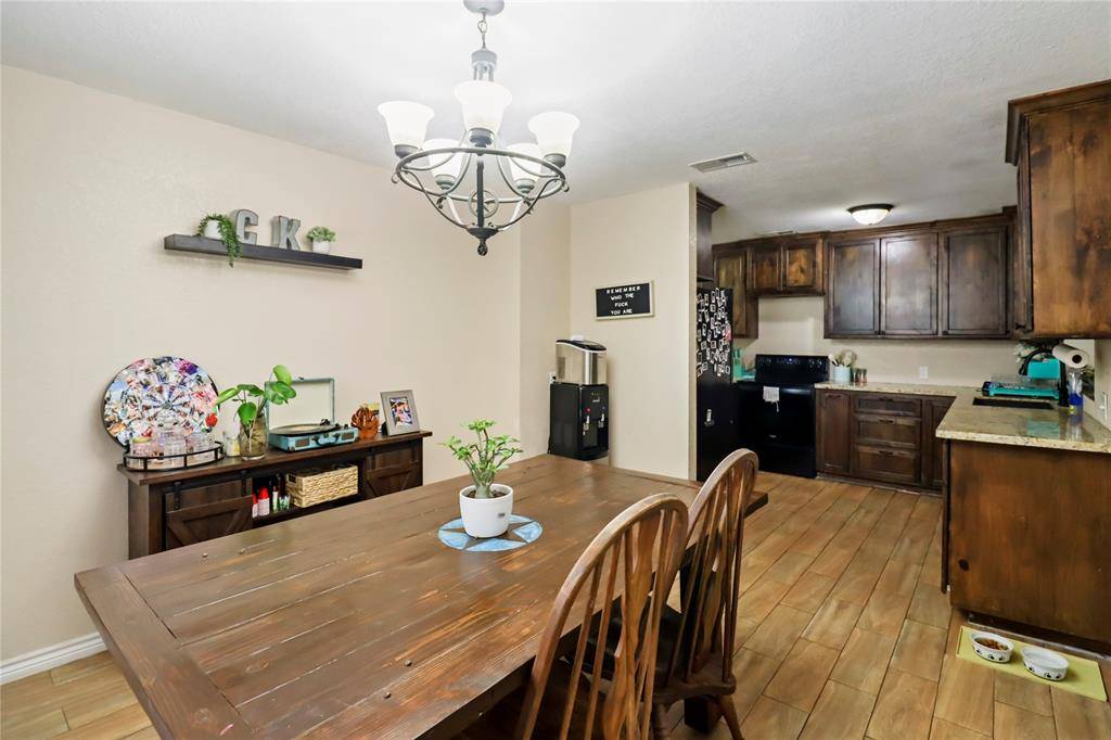 Angleton, TX 77515,107 Oak Colony DR